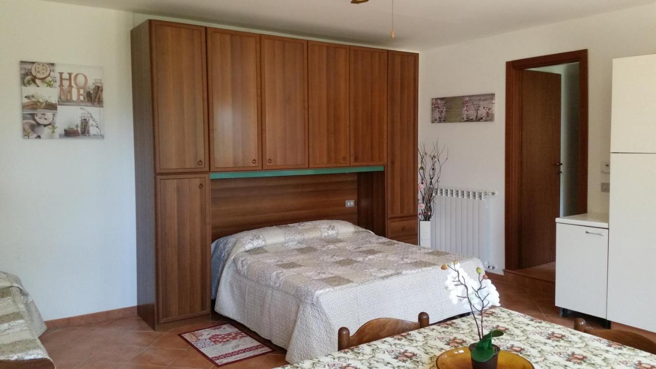 Case In Campagna Con Piscina A Τόντι Εξωτερικό φωτογραφία