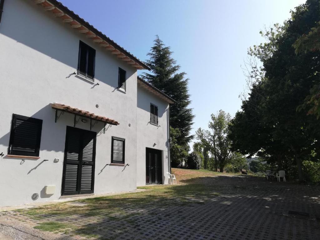 Case In Campagna Con Piscina A Τόντι Εξωτερικό φωτογραφία